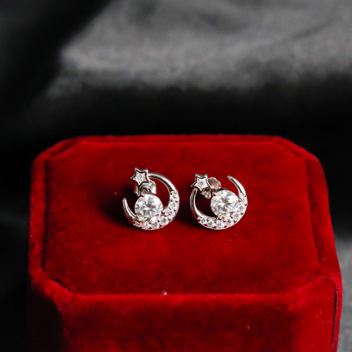 ELOREVA Moon & Star Moissanite Stud Earrings 5mm – Platinum Plated 925 Sterling Silver (GRA Certified)