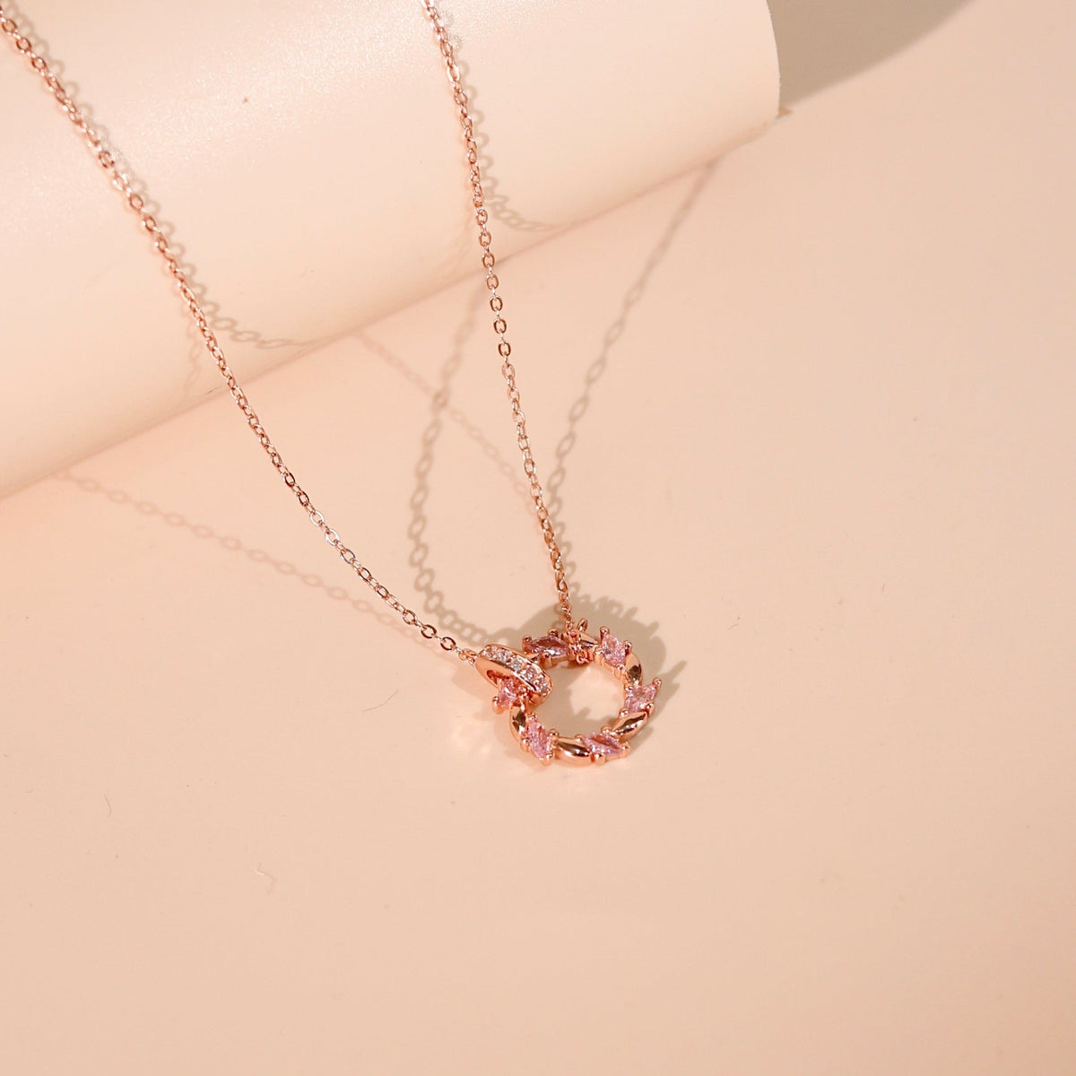 ELOREVA Lori Laurel Necklace – 18K Rose Gold Plated 925 Sterling Silver