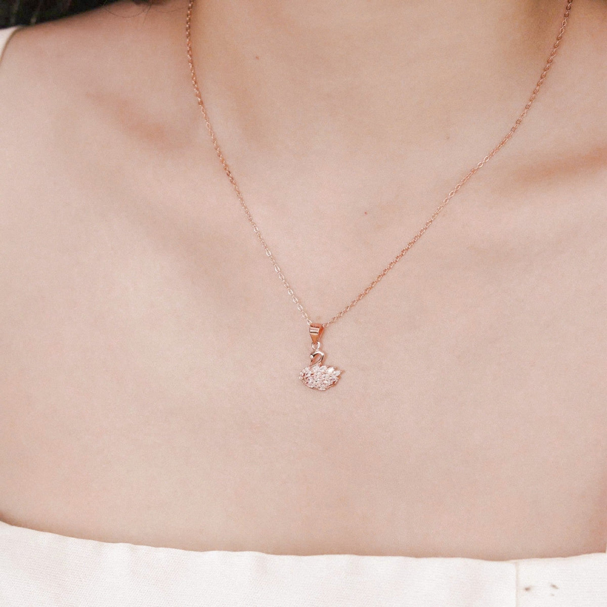 ELOREVA Eleanor Swan Necklace – 18K Rose Gold Plated 925 Sterling Silver