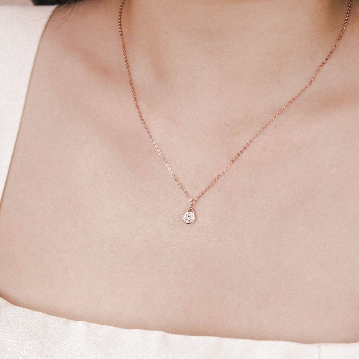 ELOREVA Ori Teardrop Necklace – 18K Rose Gold Plated 925 Sterling Silver