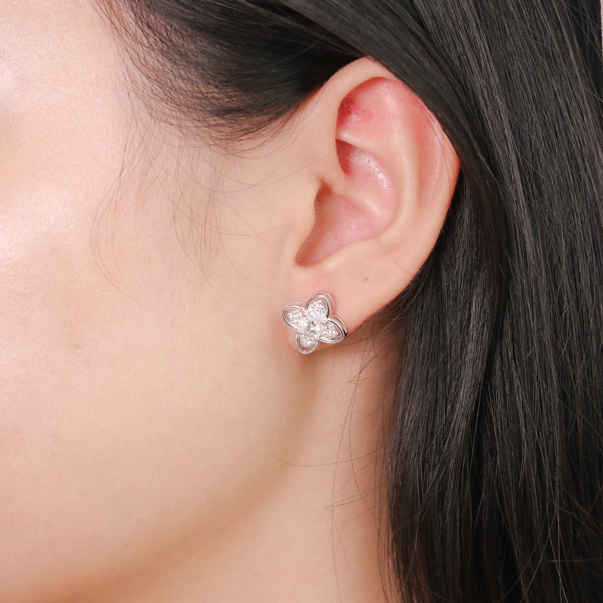 ELOREVA 5mm Moissanite Clover Earrings GRA – Platinum Plated 925 Sterling Silver