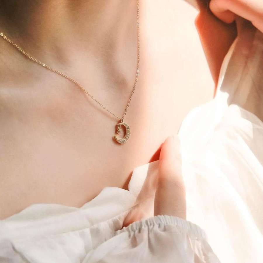 ELOREVA 18K Gold Plated Moon Necklace – 925 Sterling Silver