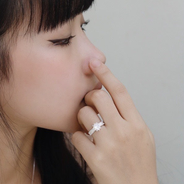 ELOREVA 6mm Moissanite Flower Ring GRA ELVDA07– Platinum Plated 925 Sterling Silver