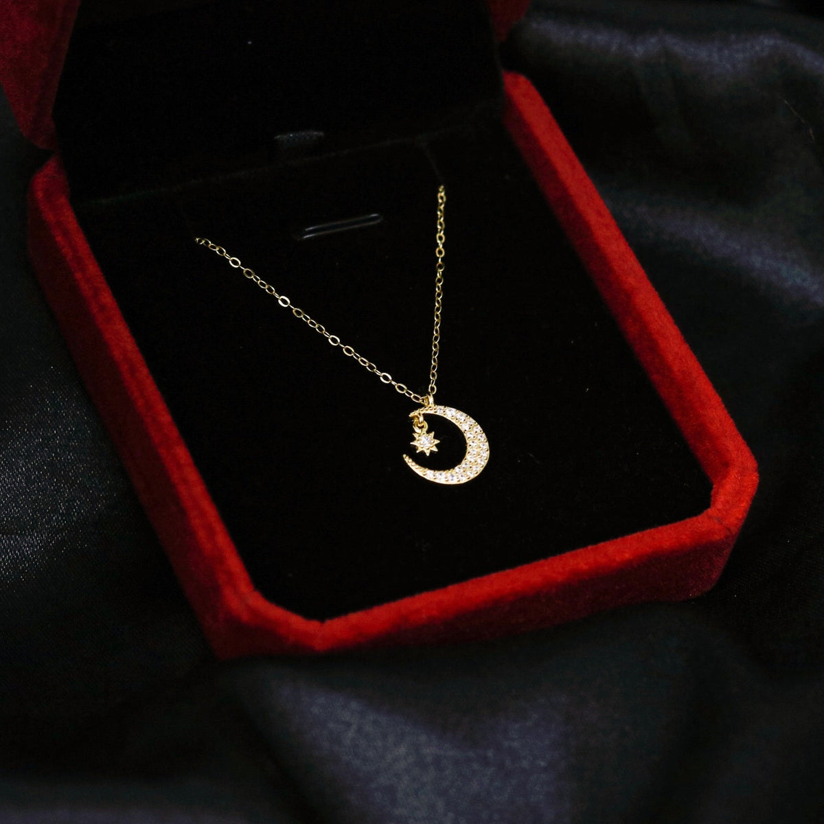 ELOREVA 18K Gold Plated Moon Necklace – 925 Sterling Silver