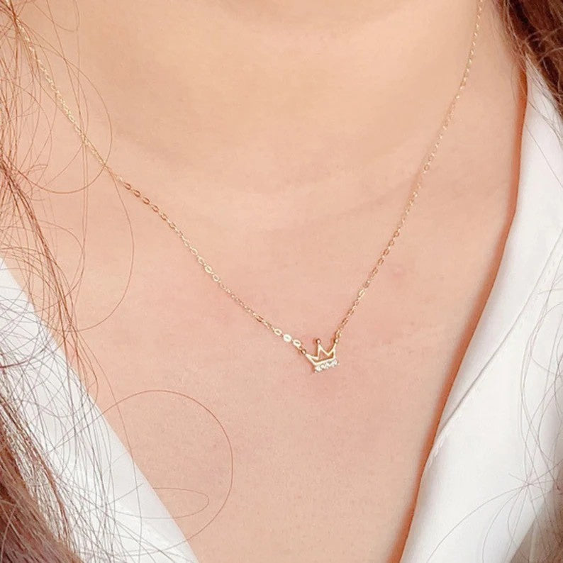 ELOREVA 18K Gold Plated Crown Necklace – 925 Sterling Silver
