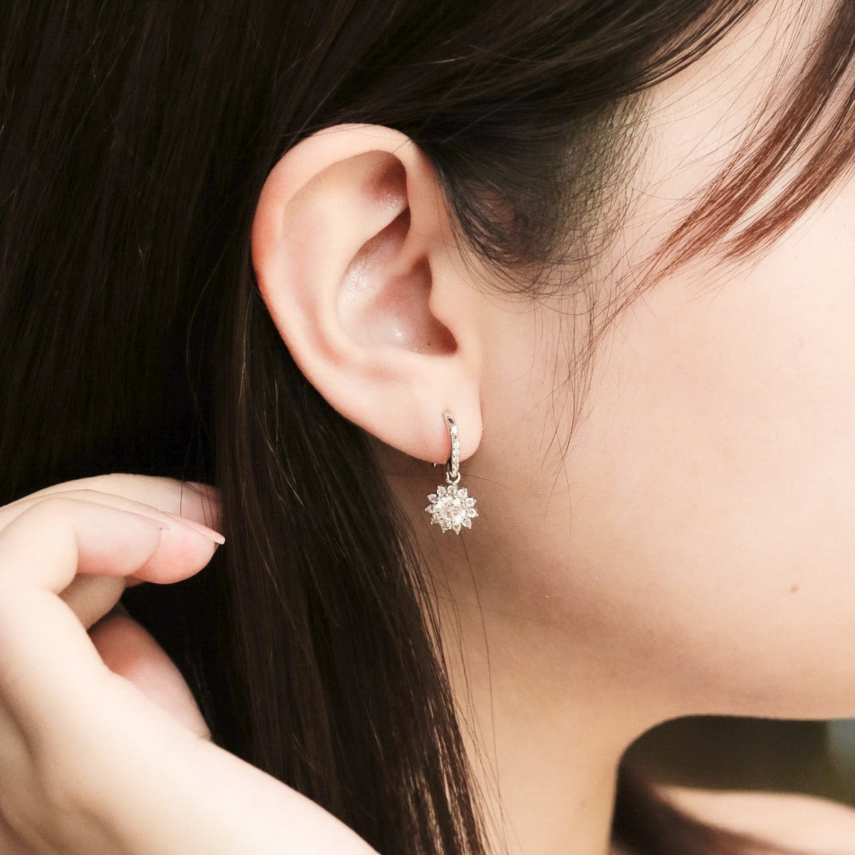 ELOREVA Sunflower Moissanite Earrings 5mm – Platinum Plated 925 Sterling Silver (GRA Certified)