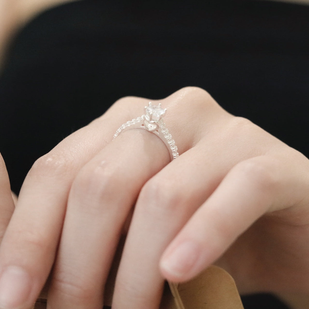 ELOREVA 5mm Moissanite Ring GRA ELVDA52 – Platinum Plated 925 Sterling Silver
