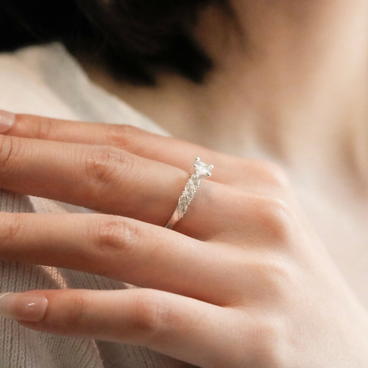 ELOREVA 5mm Moissanite Ring GRA ELVDA59 – Platinum Plated 925 Sterling Silver
