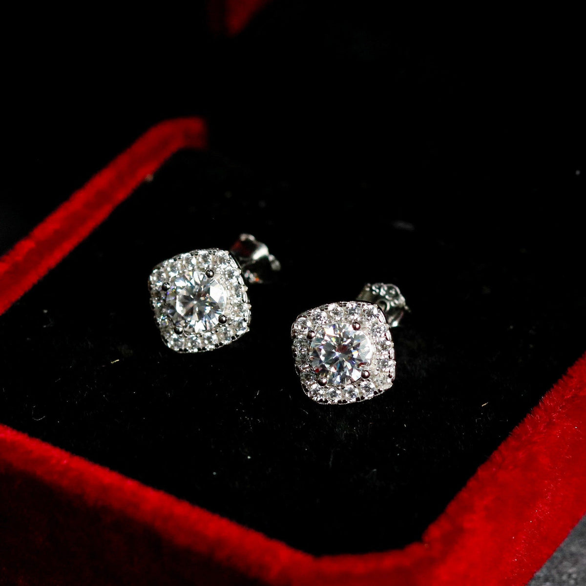 ELOREVA Glory Square Moissanite Stud Earrings 5mm – Platinum Plated 925 Sterling Silver (GRA Certified)