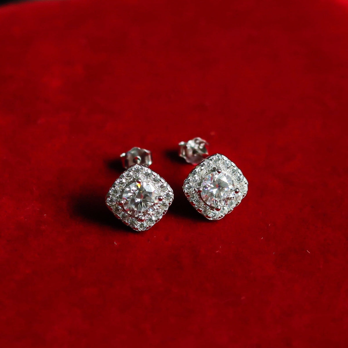 ELOREVA Glory Square Moissanite Stud Earrings 5mm – Platinum Plated 925 Sterling Silver (GRA Certified)