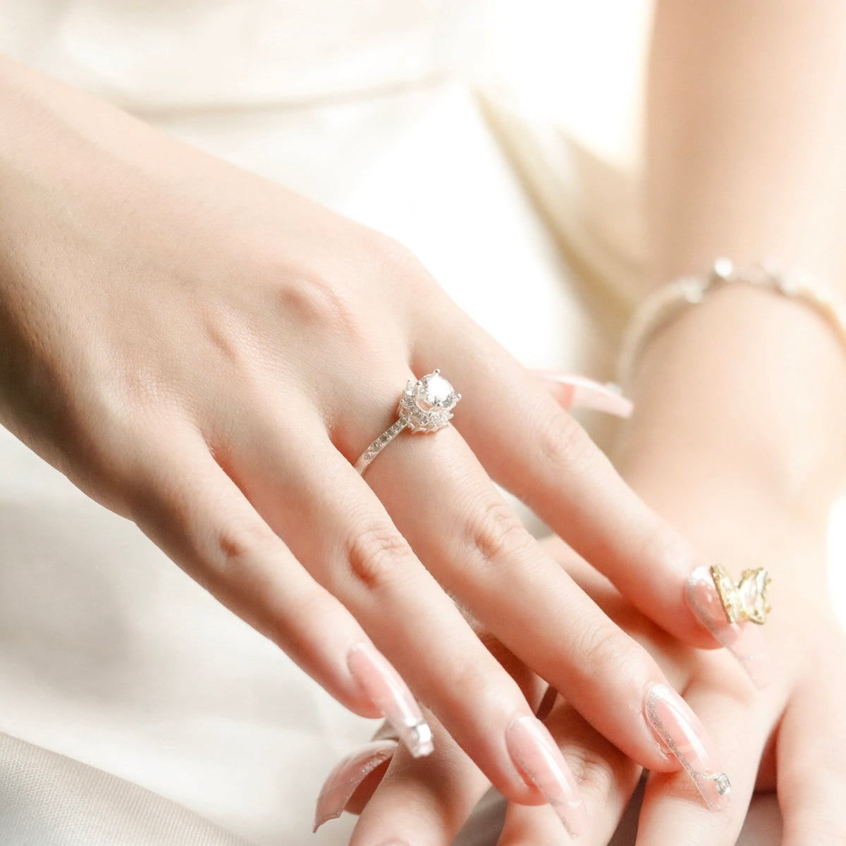 ELOREVA 5mm Moissanite Flower Ring GRA – Platinum Plated 925 Sterling Silver