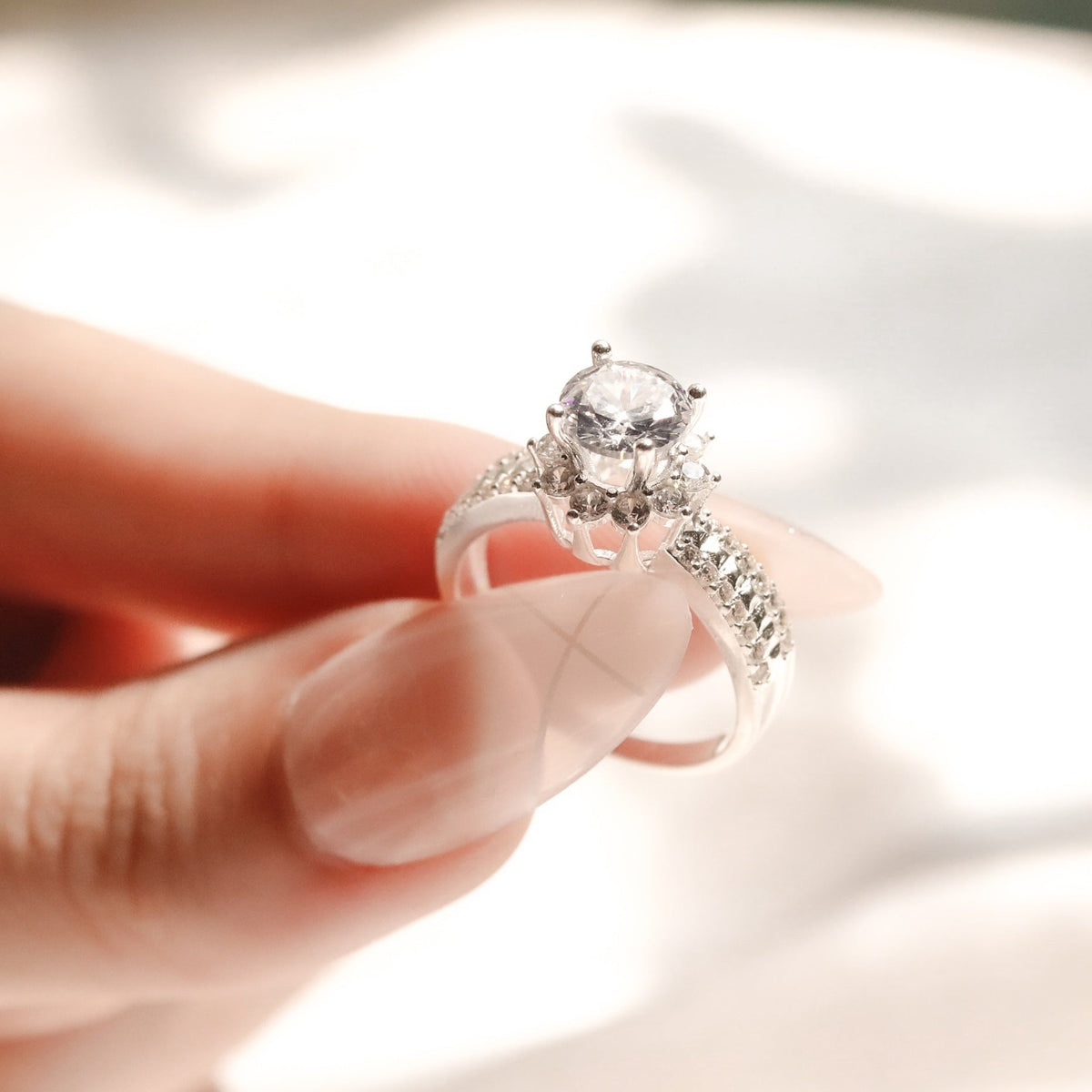 ELOREVA 5mm Moissanite Flower Ring GRA ELVDA07 – Platinum Plated 925 Sterling Silver