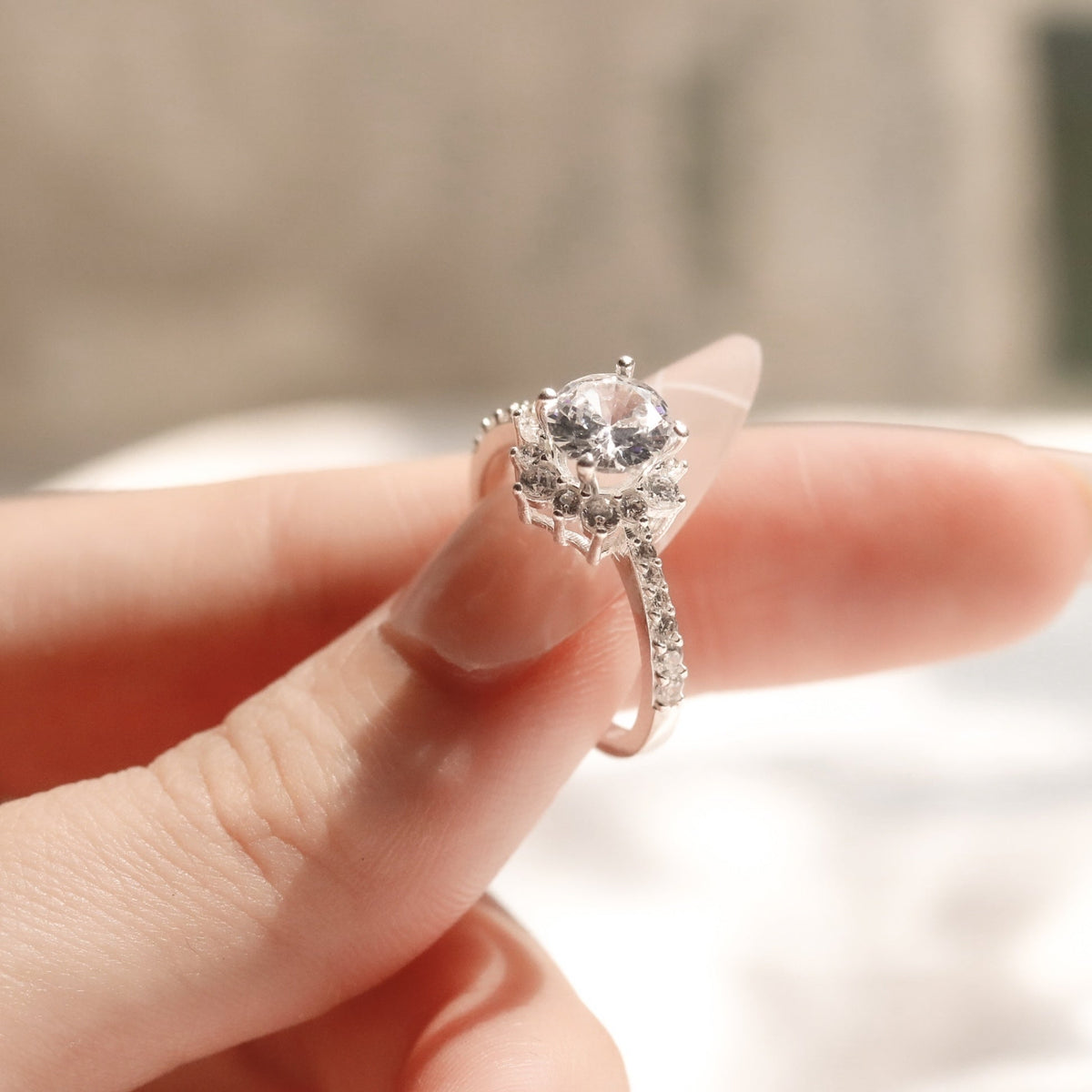 ELOREVA 5mm Moissanite Flower Ring GRA – Platinum Plated 925 Sterling Silver