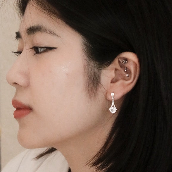 ELOREVA Pear Moissanite Stud Earrings 6mm – Platinum Plated 925 Sterling Silver (GRA Certified)