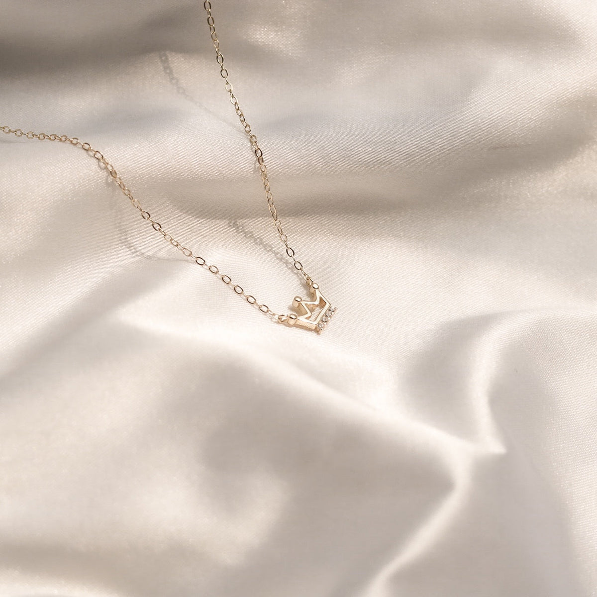 ELOREVA 18K Gold Plated Crown Necklace – 925 Sterling Silver
