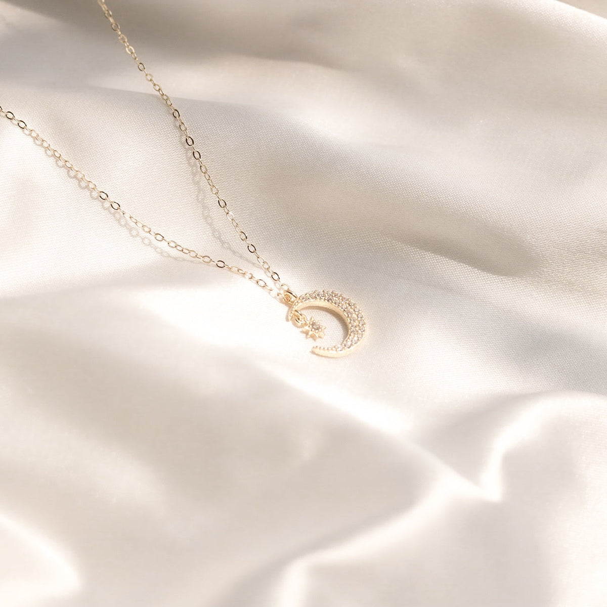 ELOREVA 18K Gold Plated Moon Necklace – 925 Sterling Silver