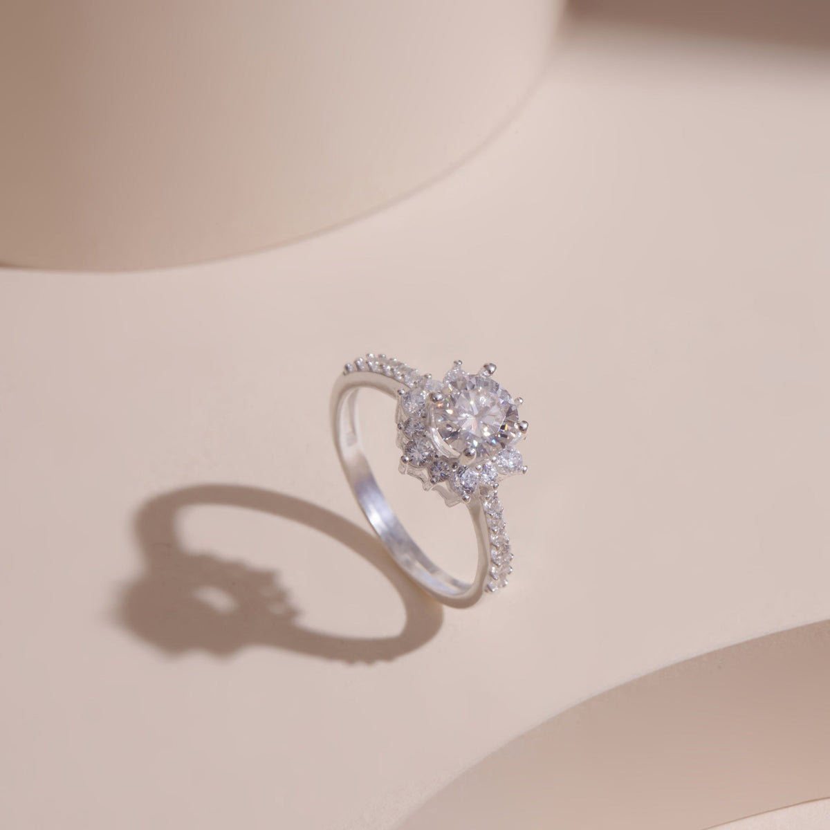 ELOREVA 5mm Moissanite Flower Ring GRA – Platinum Plated 925 Sterling Silver