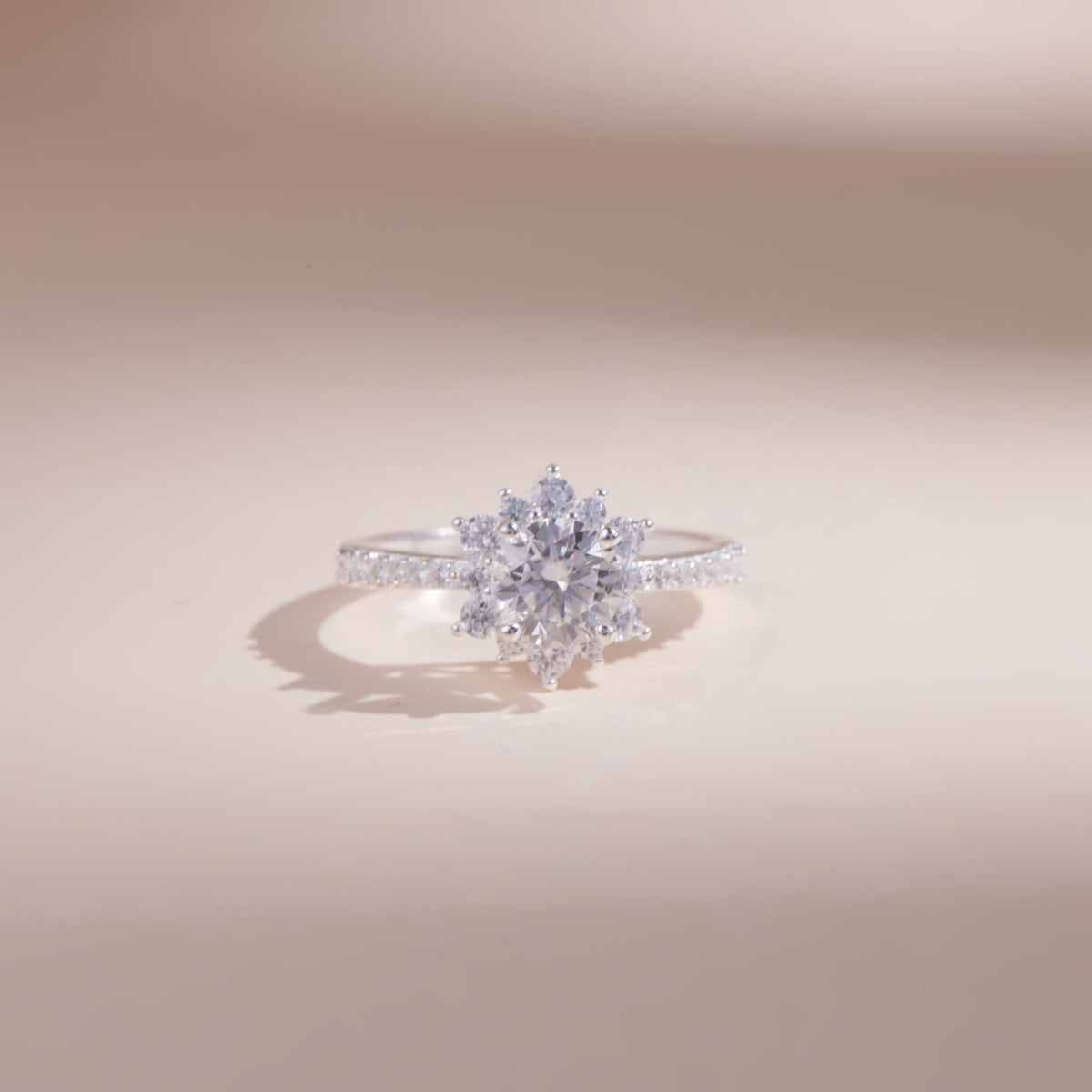 ELOREVA 5mm Moissanite Flower Ring GRA – Platinum Plated 925 Sterling Silver