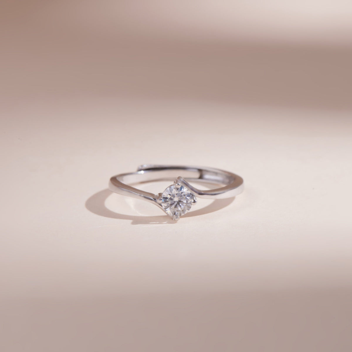 ELOREVA 4.5mm Moissanite Ring GRA ELVDA91 – Platinum Plated 925 Sterling Silver (Adjustable)