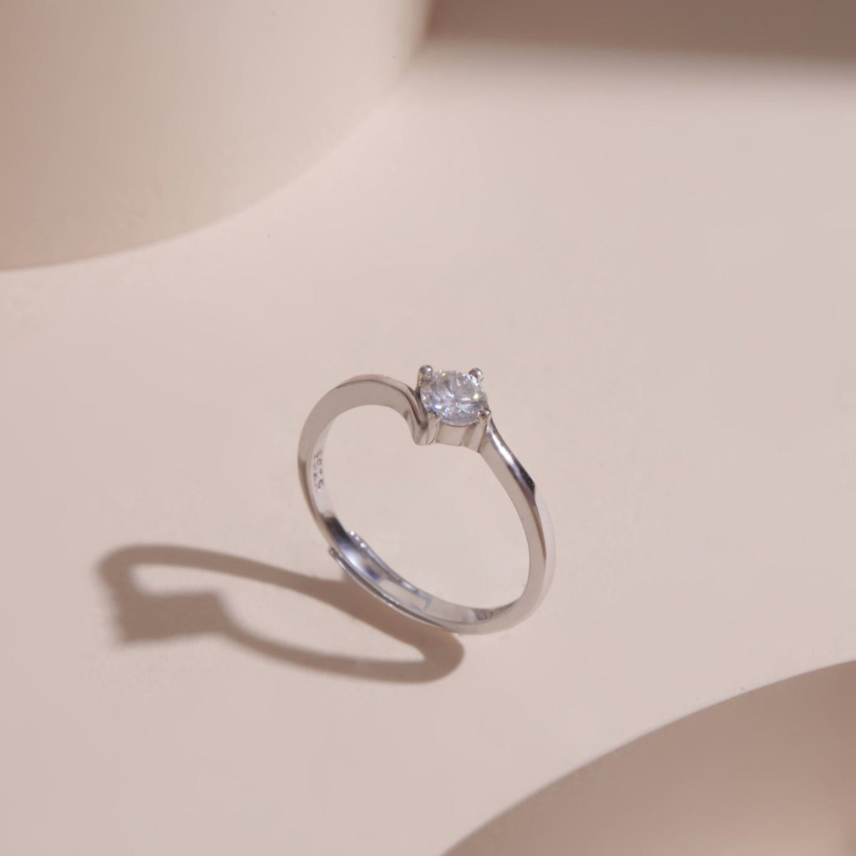 ELOREVA 4.5mm Moissanite Ring GRA ELVDA91 – Platinum Plated 925 Sterling Silver (Adjustable)