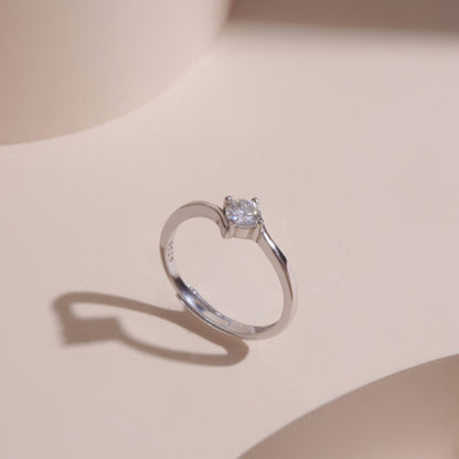 ELOREVA 4.5mm Moissanite Ring GRA ELVDA91 – Platinum Plated 925 Sterling Silver (Adjustable)