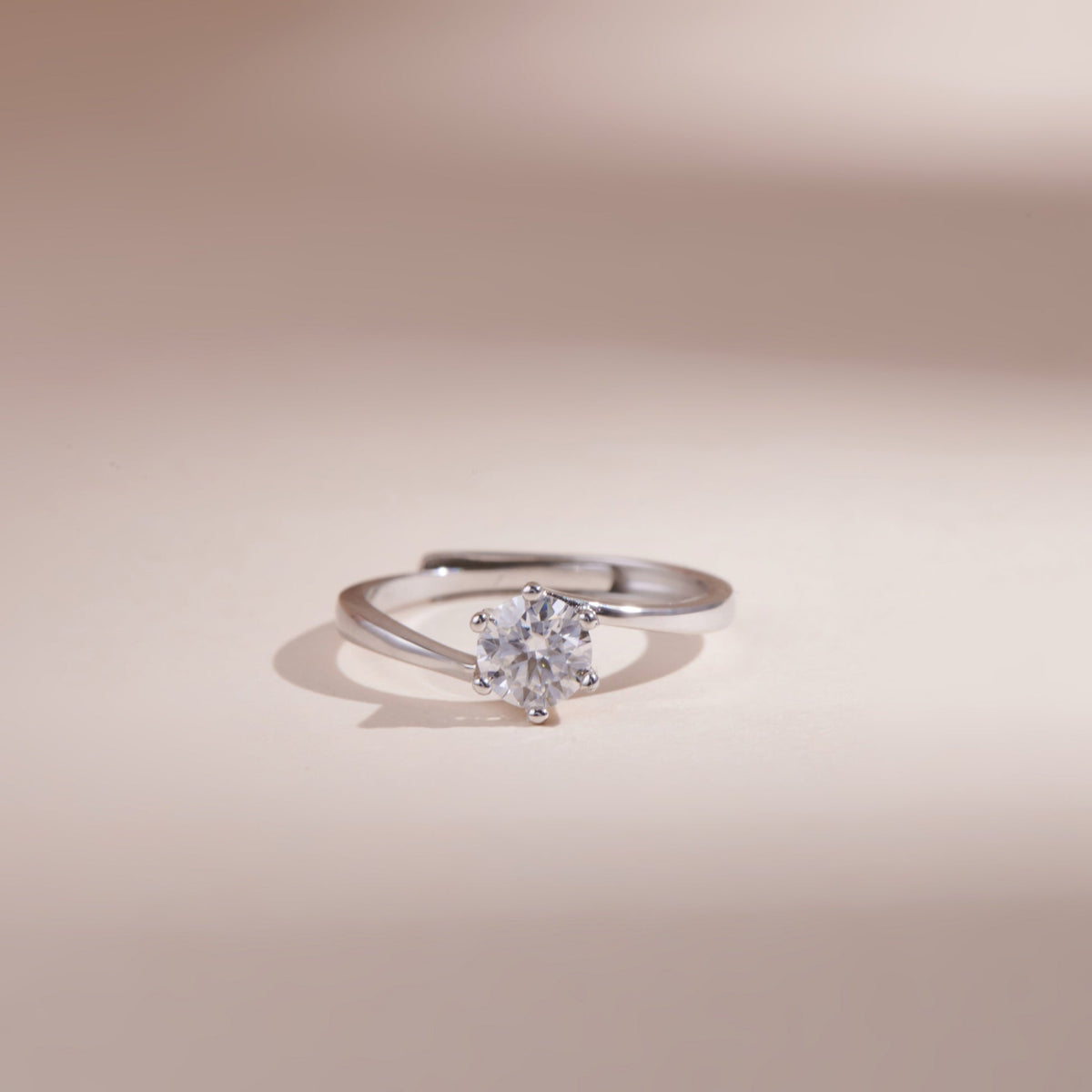 ELOREVA 5.5mm Moissanite Ring GRA ELVDA92 – Platinum Plated 925 Sterling Silver (Adjustable)