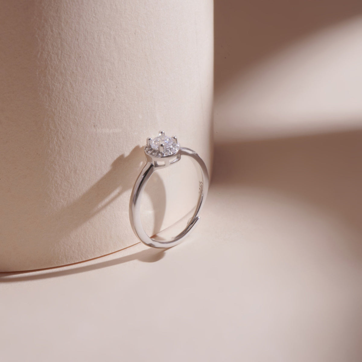 ELOREVA 5mm Moissanite Ring GRA ELVDA104 – Platinum Plated 925 Sterling Silver (Adjustable)
