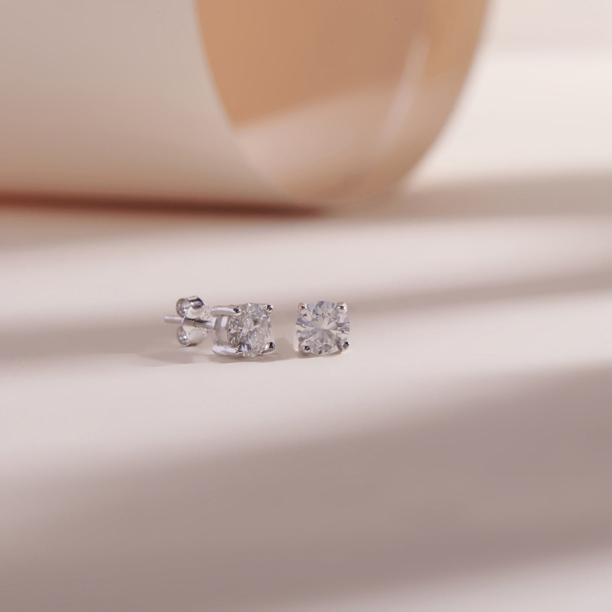ELOREVA 5mm Moissanite Stud Earrings GRA – Platinum Plated 925 Sterling Silver