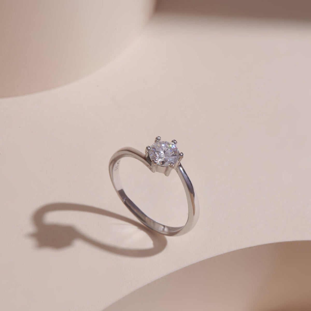 ELOREVA 5.5mm Moissanite Ring GRA ELVDA92 – Platinum Plated 925 Sterling Silver (Adjustable)