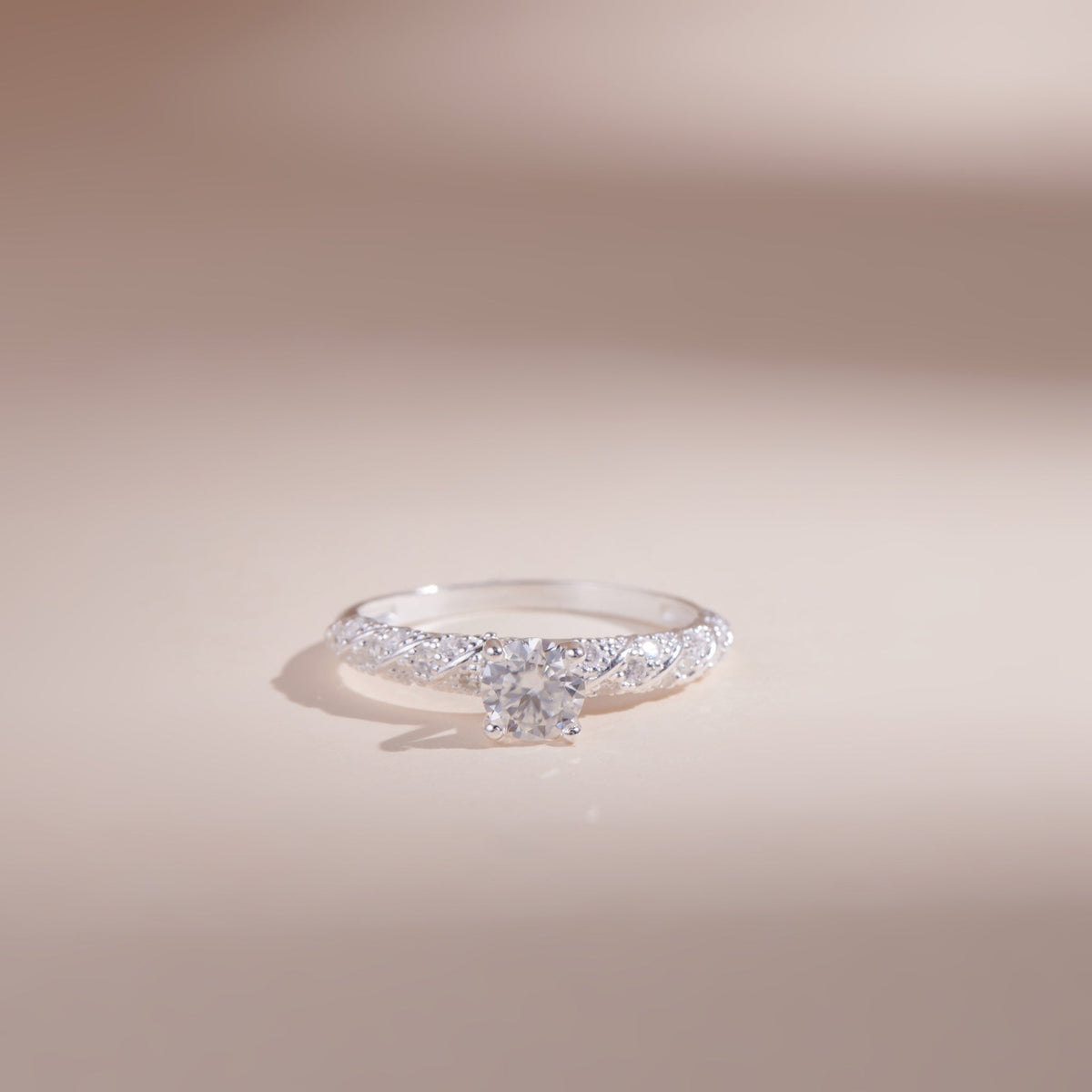 ELOREVA 5mm Moissanite Ring GRA ELVDA59 – Platinum Plated 925 Sterling Silver