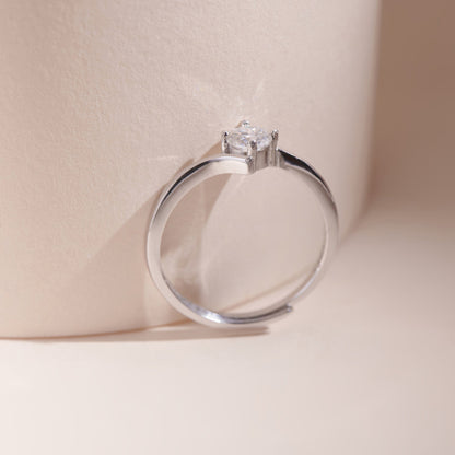 ELOREVA 4.5mm Moissanite Ring GRA ELVDA91 – Platinum Plated 925 Sterling Silver (Adjustable)