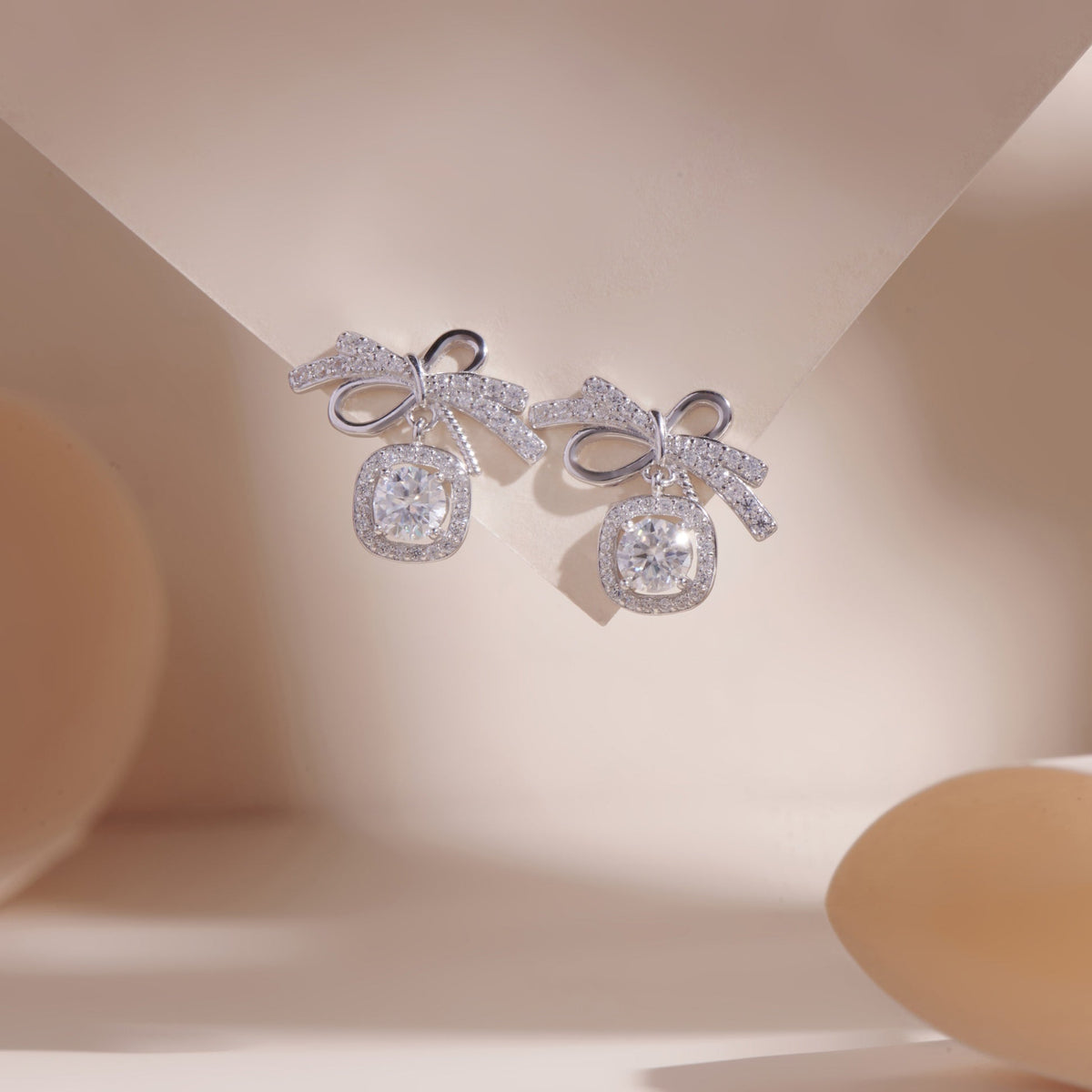 ELOREVA Bow Moissanite Stud Earrings 5mm – Platinum Plated 925 Sterling Silver (GRA Certified)