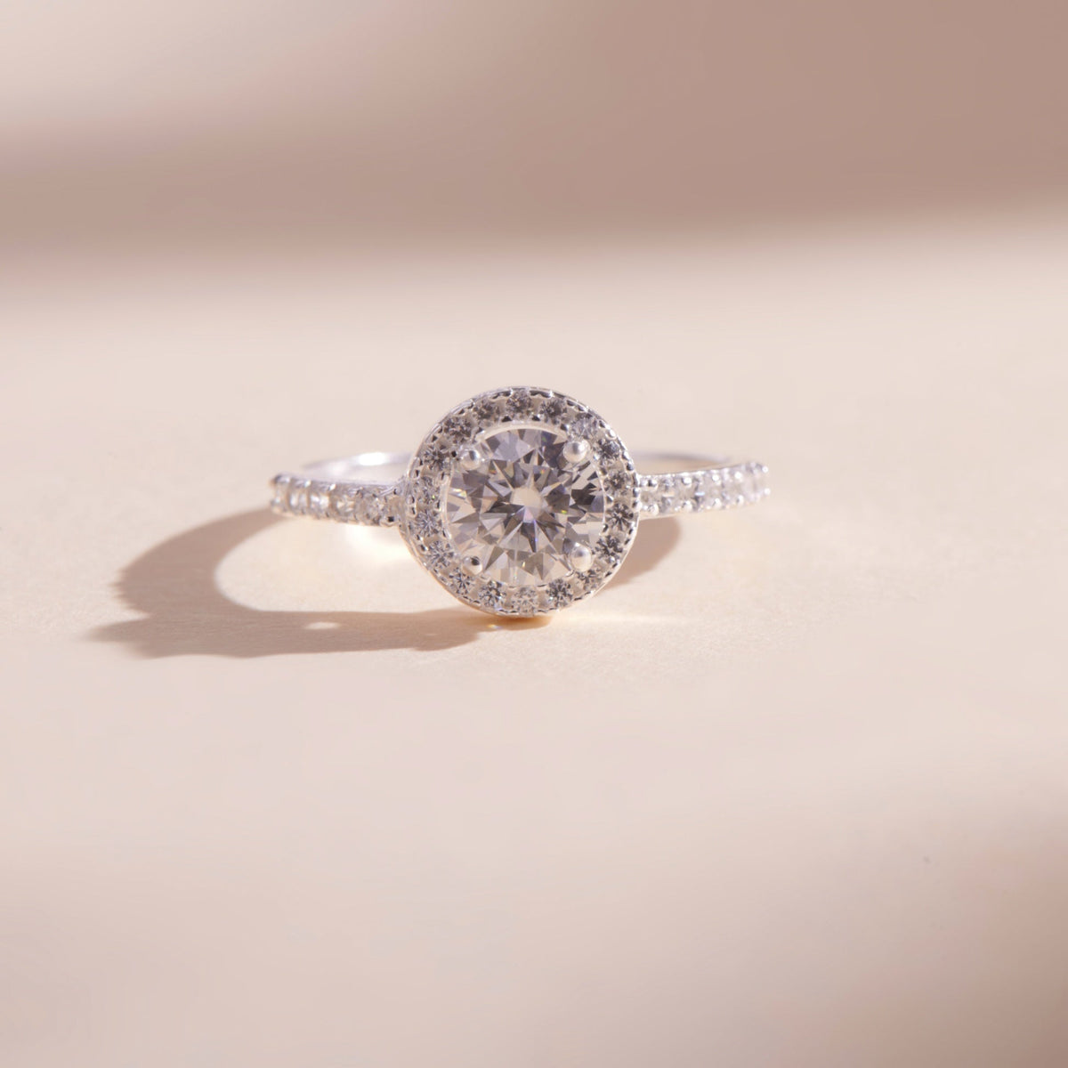 ELOREVA 5.5mm Moissanite Round Ring GRA ELVDA12 – Platinum Plated 925 Sterling Silver