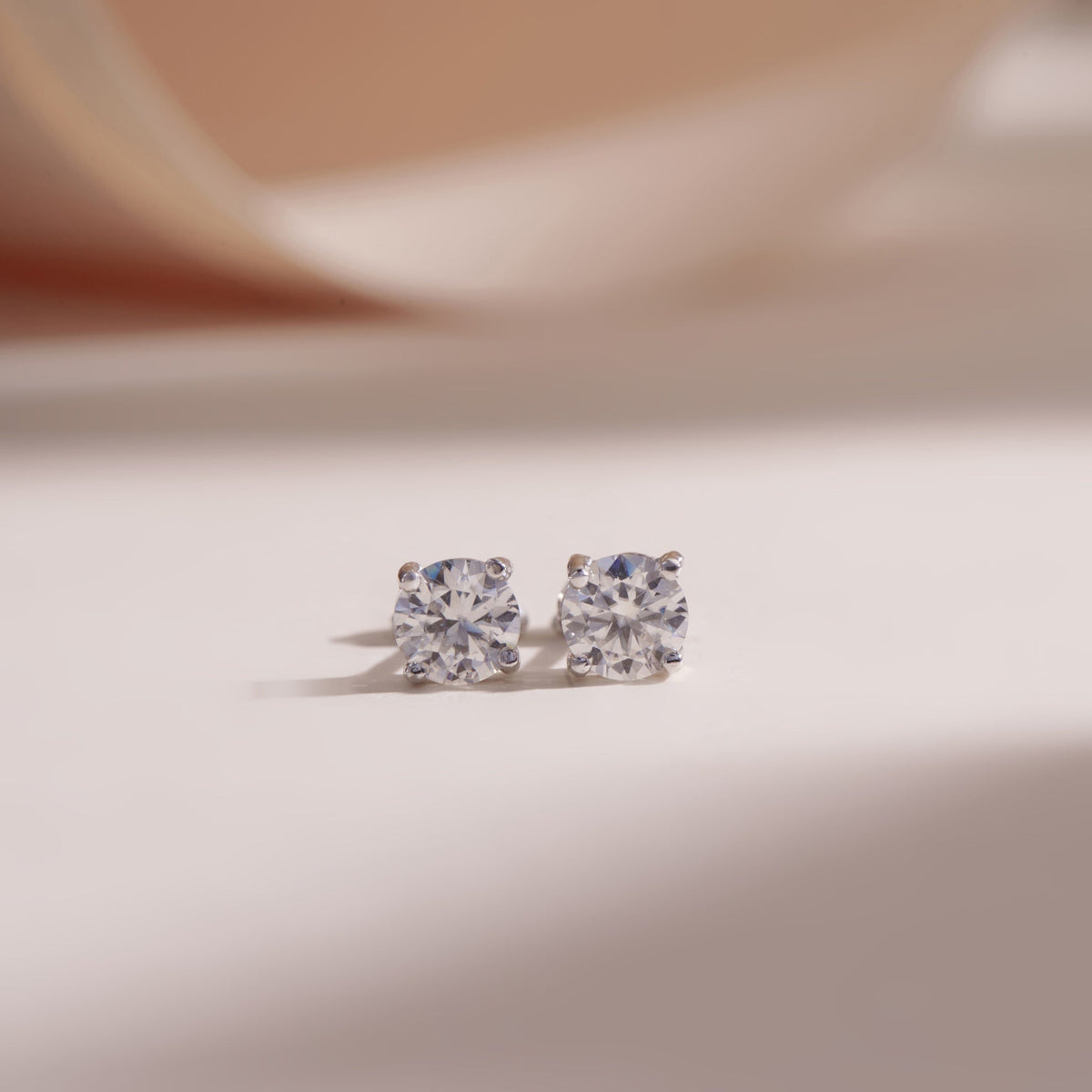 ELOREVA 5mm Moissanite Stud Earrings GRA – Platinum Plated 925 Sterling Silver