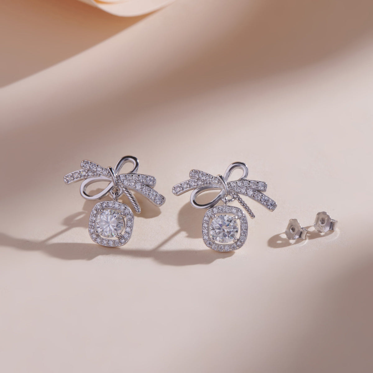 ELOREVA Bow Moissanite Stud Earrings 5mm – Platinum Plated 925 Sterling Silver (GRA Certified)