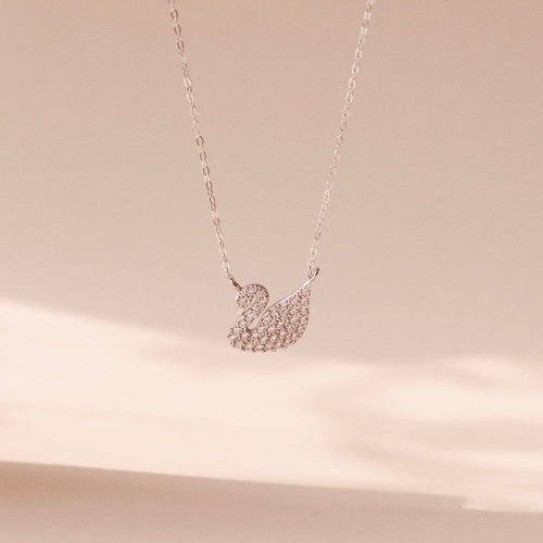 ELOREVA Swan Necklace – Platinum Plated 925 Sterling Silver