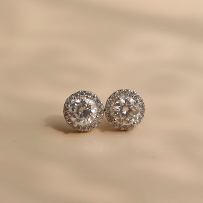 ELOREVA Round Moissanite Stud Earrings 6mm – Platinum Plated 925 Sterling Silver (GRA Certified)