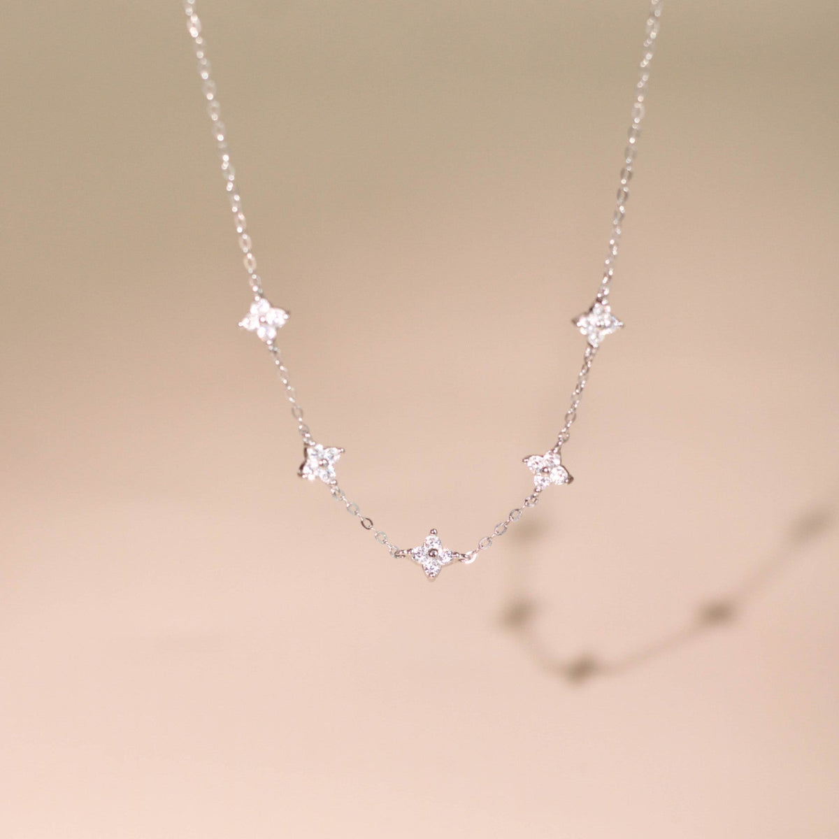 ELOREVA Ellis Four-Leaf Clover Necklace – Platinum Plated 925 Sterling Silver