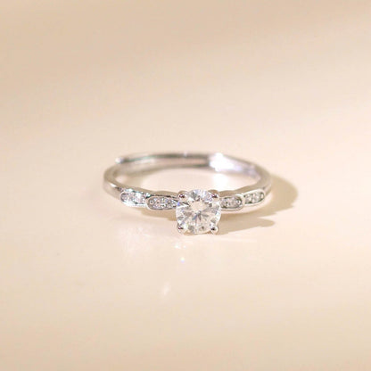 ELOREVA 5mm Moissanite Ring GRA ELVDA128 – Platinum Plated 925 Sterling Silver (Adjustable)