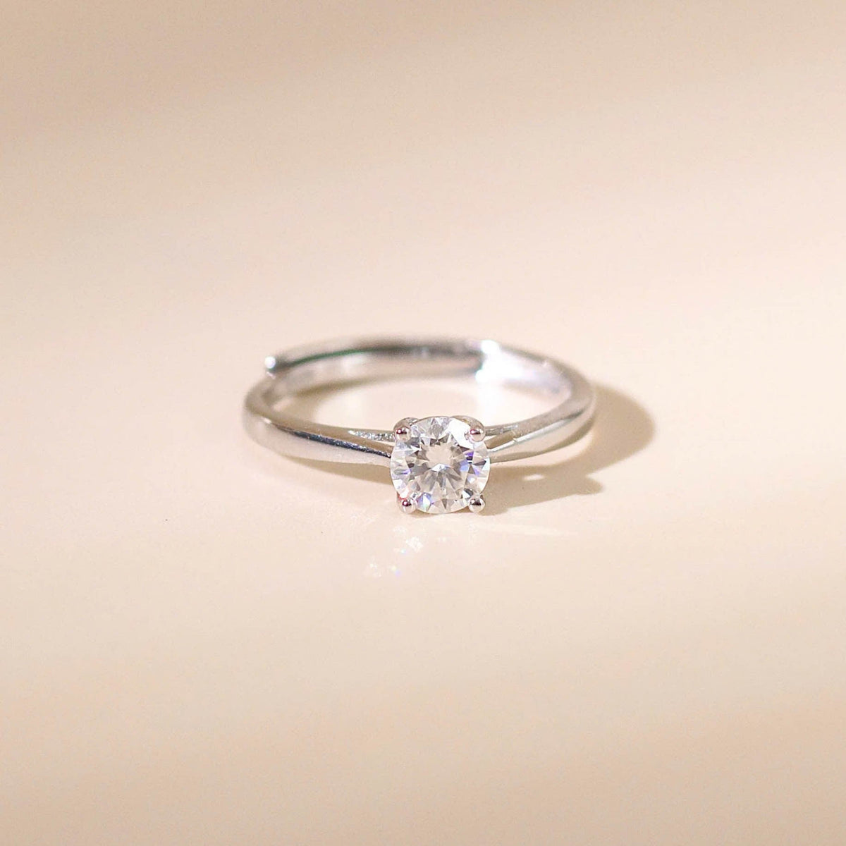 ELOREVA 5mm Moissanite Ring GRA ELVDA125 – Platinum Plated 925 Sterling Silver (Adjustable)