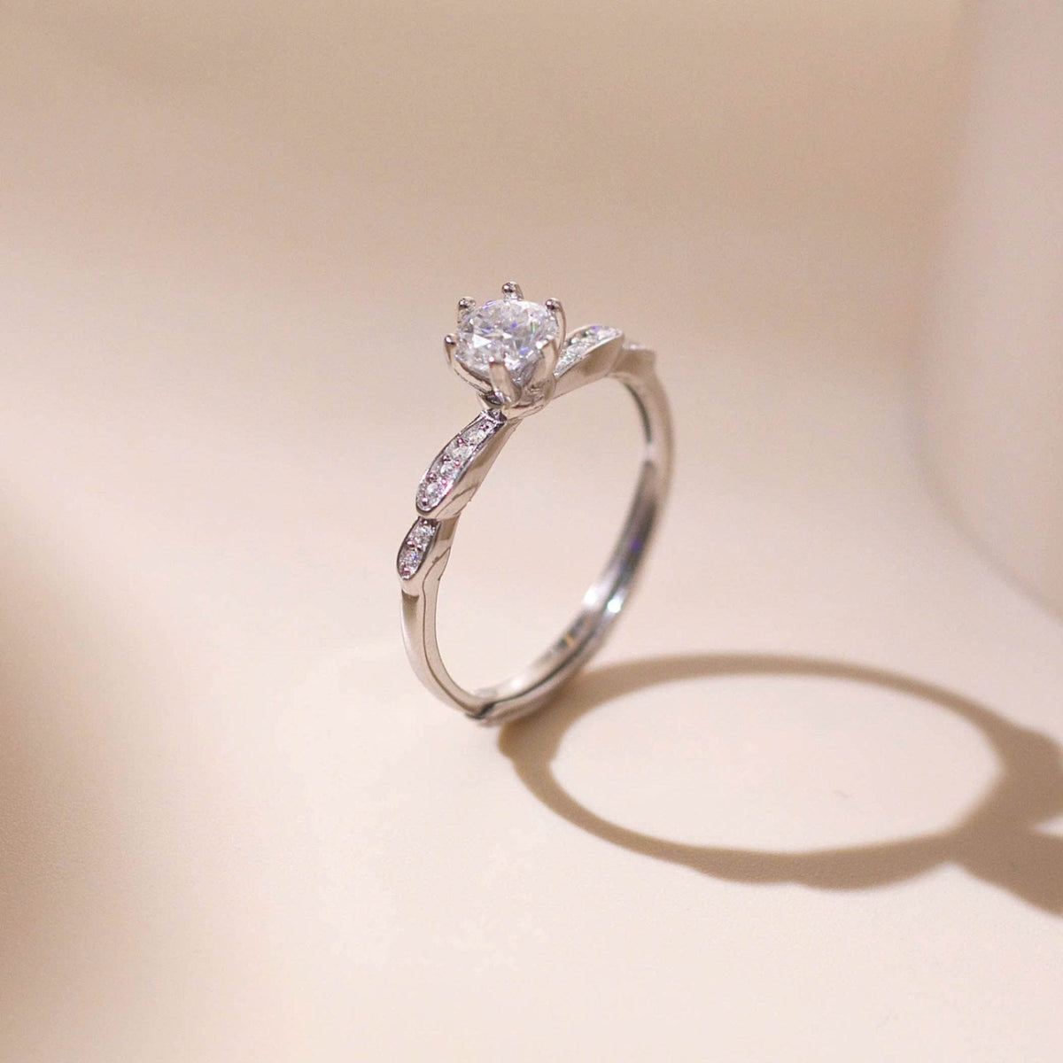 ELOREVA 5mm Moissanite Ring GRA ELVDA127 – Platinum Plated 925 Sterling Silver (Adjustable)