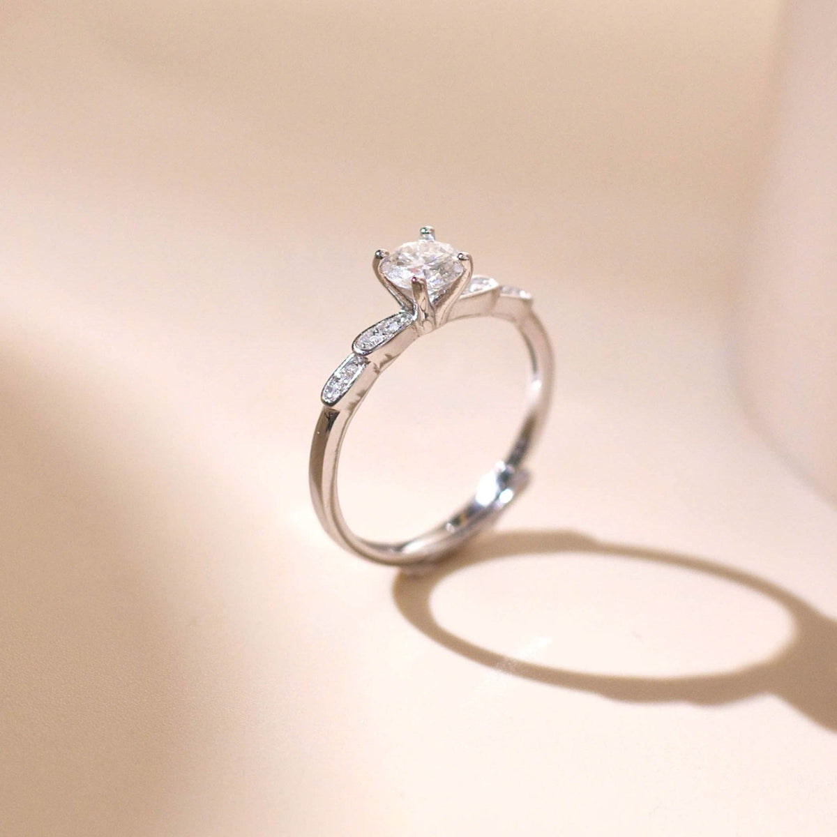 ELOREVA 5mm Moissanite Ring GRA ELVDA128 – Platinum Plated 925 Sterling Silver (Adjustable)