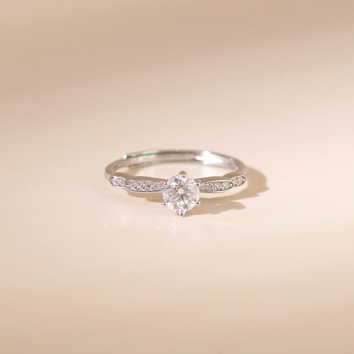 ELOREVA 5mm Moissanite Ring GRA ELVDA127 – Platinum Plated 925 Sterling Silver (Adjustable)