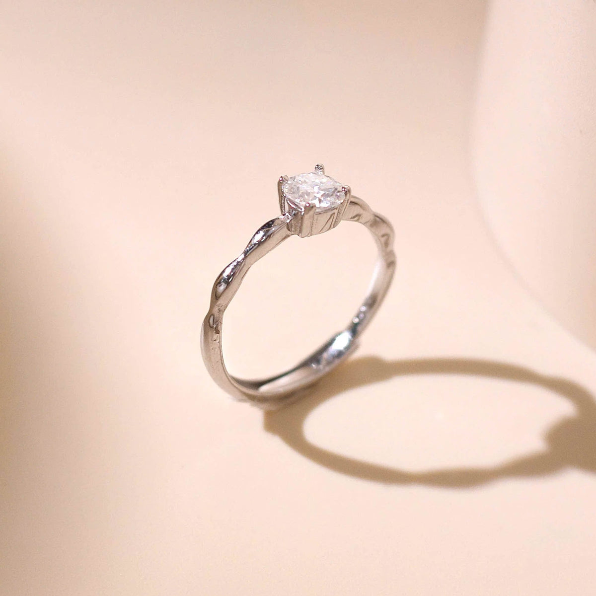 ELOREVA 5mm Moissanite Ring GRA ELVDA124 – Platinum Plated 925 Sterling Silver (Adjustable)