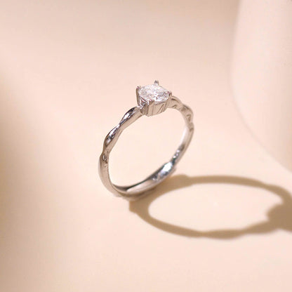 ELOREVA 5mm Moissanite Ring GRA ELVDA124 – Platinum Plated 925 Sterling Silver (Adjustable)