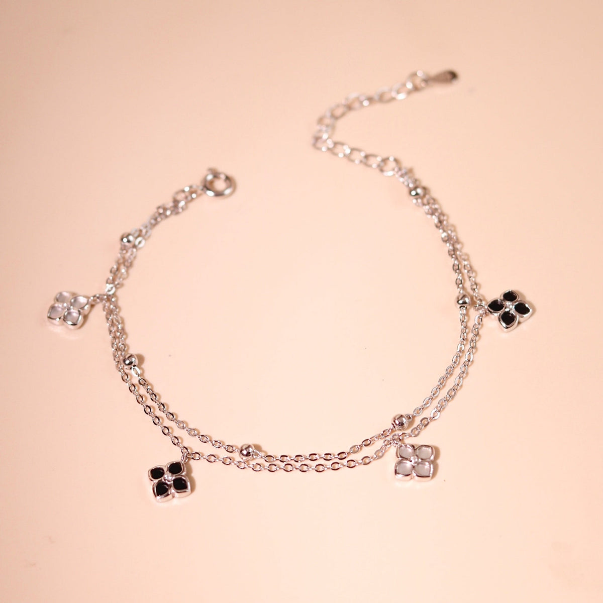 ELOREVA Rita Mini Clover Bracelet – Platinum Plated 925 Sterling Silver