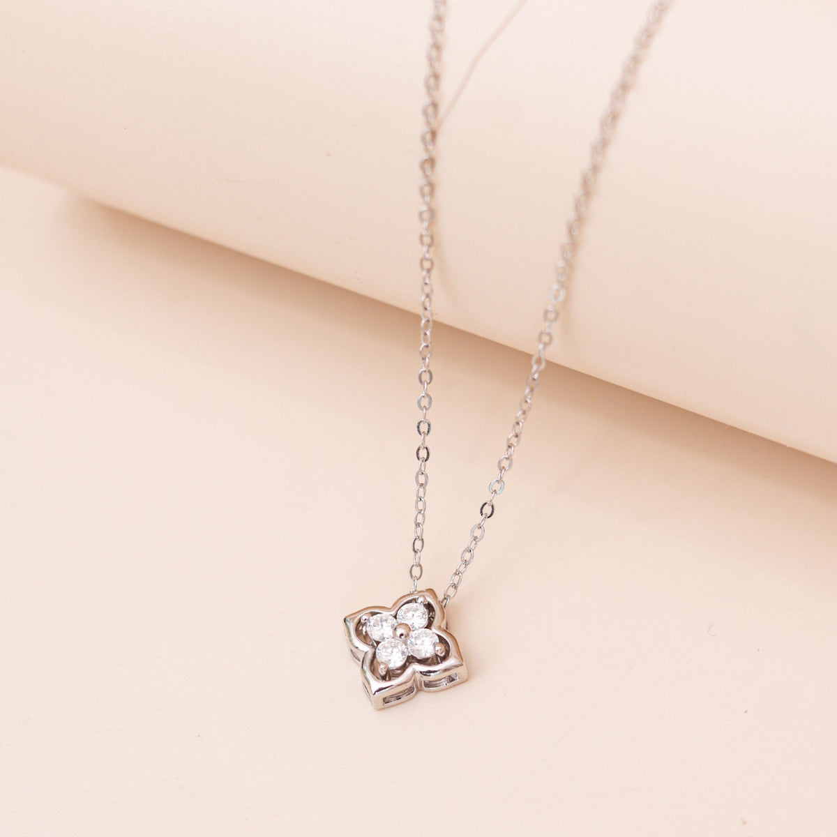 ELOREVA 18K Gold or Platinum Plated Four Leaf Clover Necklace – 925 Sterling Silver