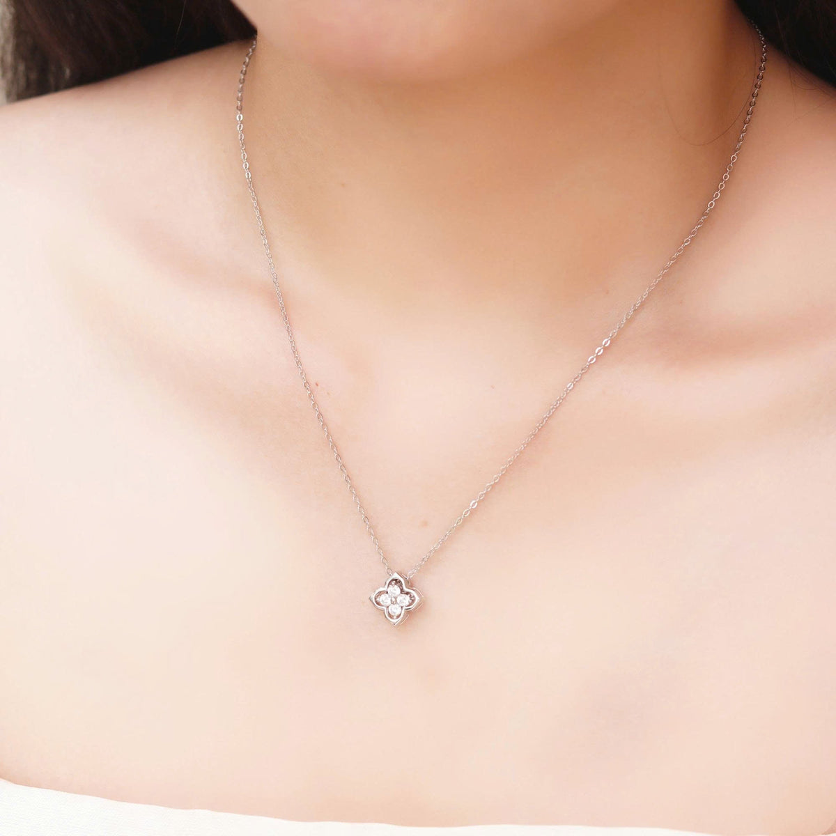 ELOREVA 18K Gold or Platinum Plated Four Leaf Clover Necklace – 925 Sterling Silver