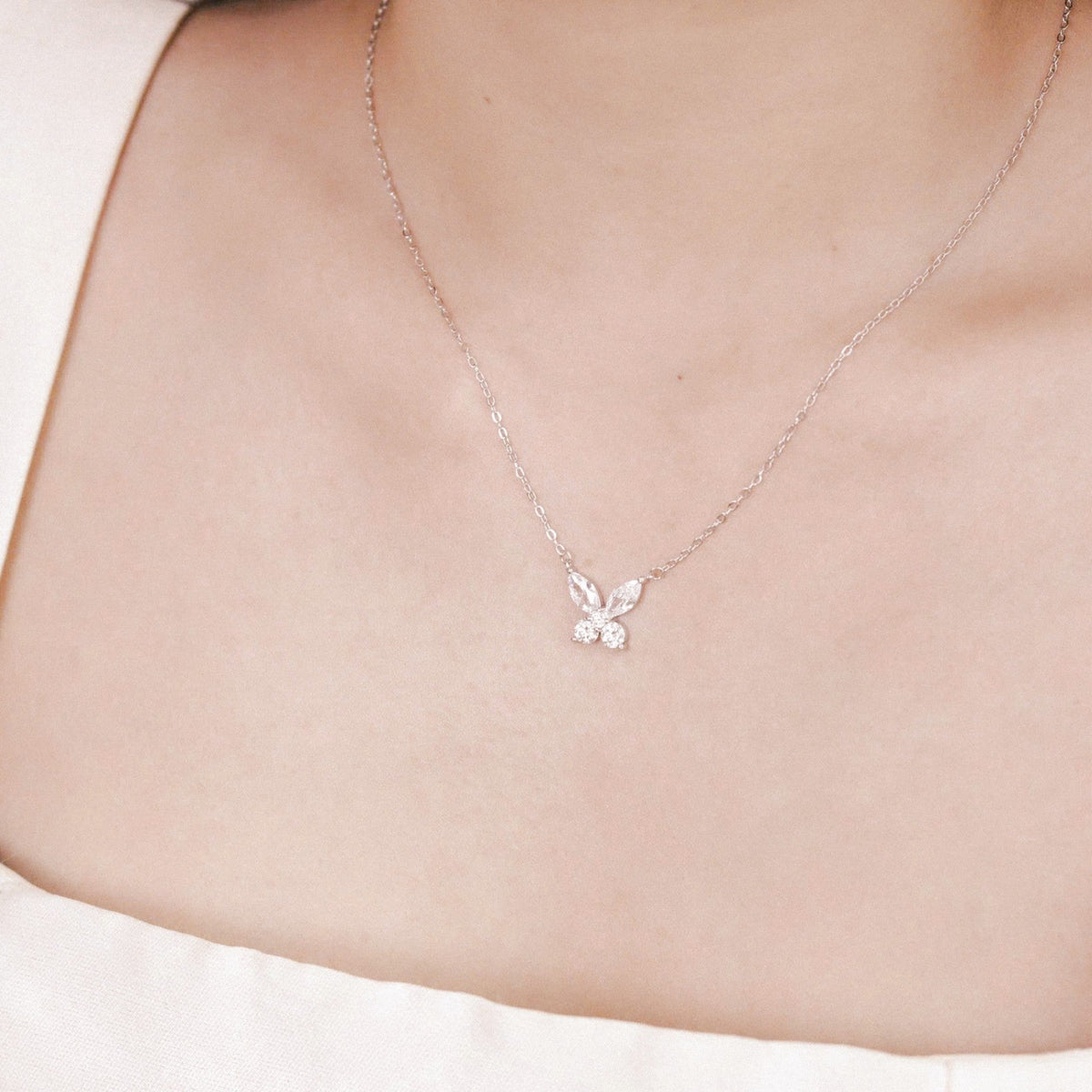 ELOREVA Lynn Butterfly Moissanite Necklace 4mm – Platinum Plated 925 Sterling Silver (GRA Certified)