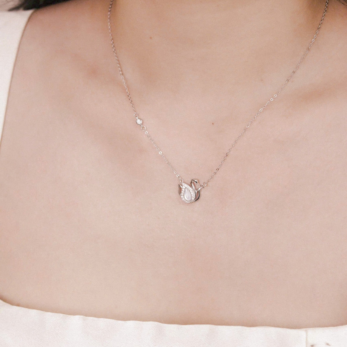 ELOREVA Alina Swan Necklace – Platinum Plated 925 Sterling Silver